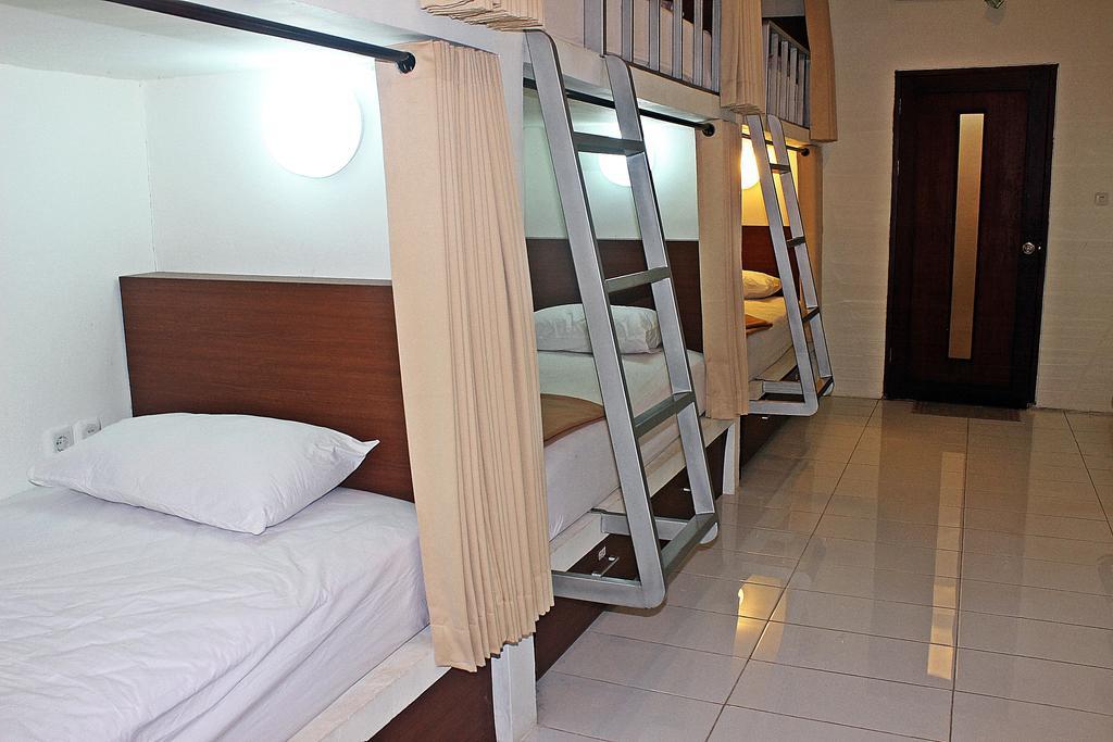 Hostel Mirah Legian Quarto foto